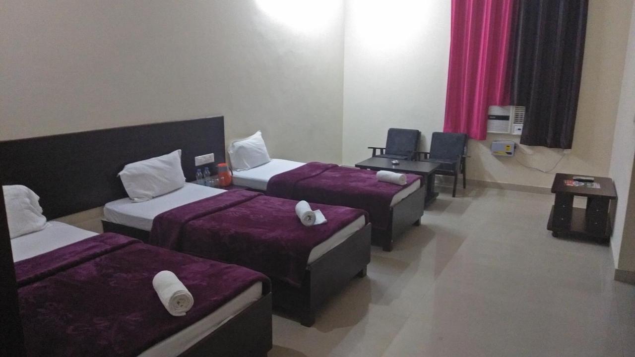 Hotel The Ideal Kushinagar Exterior foto
