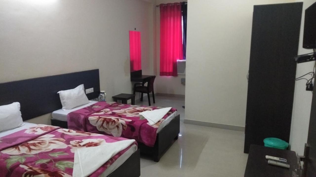 Hotel The Ideal Kushinagar Exterior foto