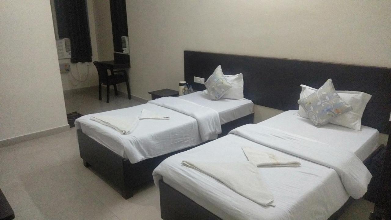 Hotel The Ideal Kushinagar Exterior foto